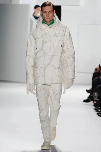 Look 16